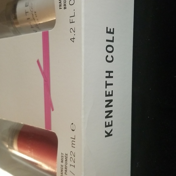 Kenneth Cole Reaction for Her fragrance mist gift package - Picture 5 of 12
